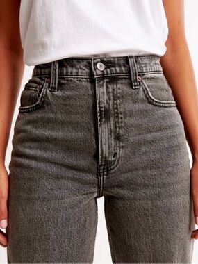 Abercrombie & Fitch High-Rise 90’s Straight Leg Jeans